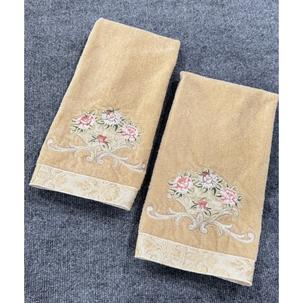 Vtg Avanti Rosefan Collection Embroidered 2 Pc Towel Set Shabby Chic Floral